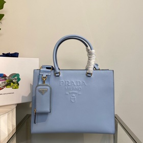 Prada  Новая модель (большая) сумка-тоут Артикул： 1BA335 Эта сум