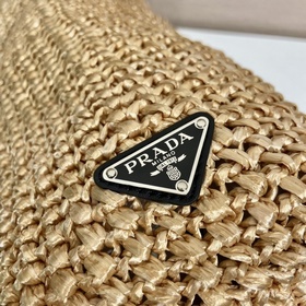 Prada Сумка из волокна Модель： 1BG408 Эта сумка из волокна выпол