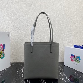 Сумка Prada Модель： 1BG342 Эта сумка-тоут изготовлена из кожи Saf