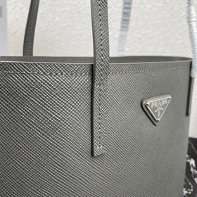 Сумка Prada Модель： 1BG342 Эта сумка-тоут изготовлена из кожи Saf