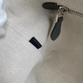 Сумка Prada Модель： 1BG342 Эта сумка-тоут изготовлена из кожи Saf