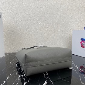 Сумка Prada Модель： 1BG342 Эта сумка-тоут изготовлена из кожи Saf
