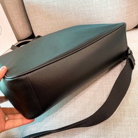 Нейлоновая сумка Prada Артикул： 2VG064 Импортный нейлоновый мате