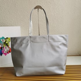 Prada  Новая сумка-тоут Модель： 1BG107 Эта сумка среднего размер