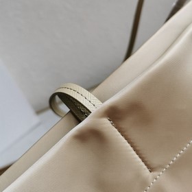 Prada  Новая сумка-тоут Модель： 1BG107 Эта сумка среднего размер