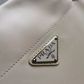 Prada  Новая сумка-тоут Модель： 1BG107 Эта сумка среднего размер