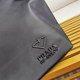 Prada  Новая сумка-тоут Модель： 1BG107 Эта сумка среднего размер