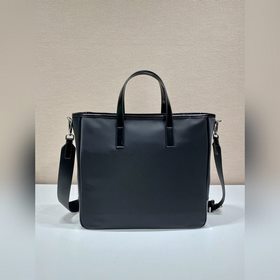 Prada  Новая сумка-тоут Модель： 2VG064 Эта сумка из переработанн