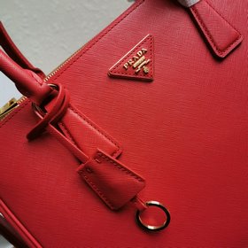 PRADA (большой размер, 32 см) Суперпопулярная сумка Saffiano из 