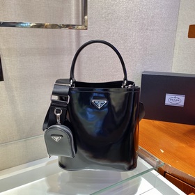 Prada Сумка-бакет с гладкой поверхностью Новый номер модели： 1BA