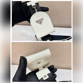 Prada  Новая модель сумки-бакета с гладкой поверхностью Артикул：