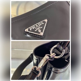 Prada  Новая модель сумки-бакета с гладкой поверхностью Артикул：