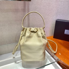 Prada Классическая сумка-бакет Артикул： 1BH038 Изготовлена из и