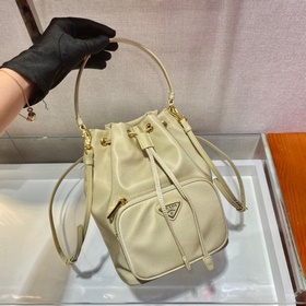 Prada Классическая сумка-бакет Артикул： 1BH038 Изготовлена из и