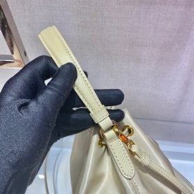Prada Классическая сумка-бакет Артикул： 1BH038 Изготовлена из и
