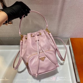 Сумка Prada Классическая модель, артикул： 1BH038 Изготовлена из и