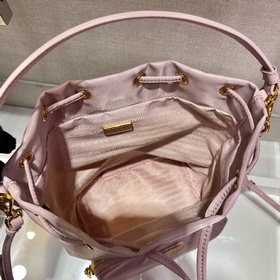 Сумка Prada Классическая модель, артикул： 1BH038 Изготовлена из и