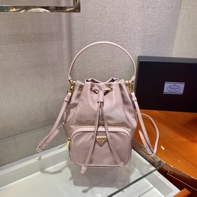 Сумка Prada Классическая модель, артикул： 1BH038 Изготовлена из и
