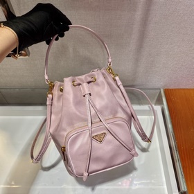 Сумка Prada Классическая модель, артикул： 1BH038 Изготовлена из и