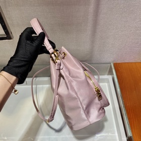 Сумка Prada Классическая модель, артикул： 1BH038 Изготовлена из и