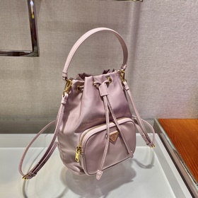 Сумка Prada Классическая модель, артикул： 1BH038 Изготовлена из и