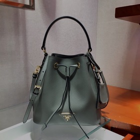 PRADA Новый цвет, новый номер модели： 1BZ032 Сумка-бакет &nbs