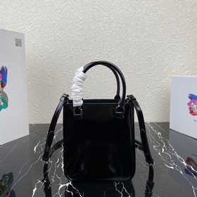 Новая мини-сумка Prada, модель № 1BA331 Новая сумка-бакет из кож