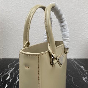 Новая мини-сумка Prada Модель： 1BA331 Новая сумка-бакет из блестя