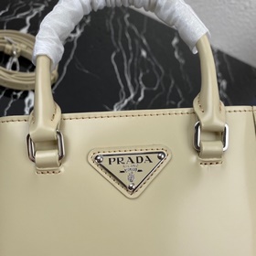 Новая мини-сумка Prada Модель： 1BA331 Новая сумка-бакет из блестя