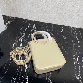 Новая мини-сумка Prada Модель： 1BA331 Новая сумка-бакет из блестя
