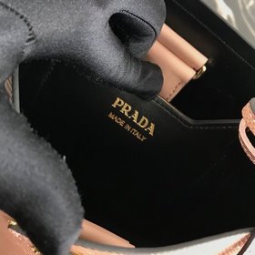 Prada Модель： 1BA217 (мини-размер) Сумка-бочка из кожи Saffiano К