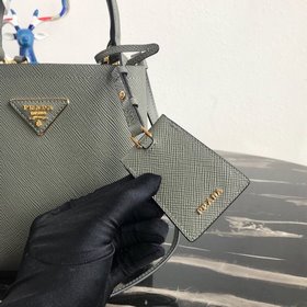 Модель Prada： 1BA217 (мини-размер) Сумка-бочка из кожи Saffiano К