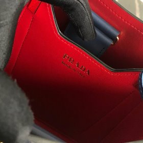 Модель Prada： 1BA217 (мини-размер) Сумка-бочка из кожи Saffiano К