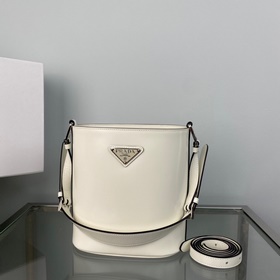 Prada Новая сумка-бакет Модель： 1BE059 Эта сумка-бакет изготовле