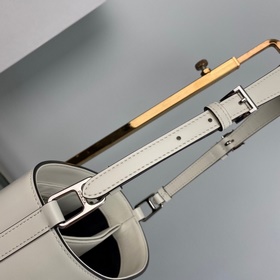 Prada Новая сумка-бакет Модель： 1BE059 Эта сумка-бакет изготовле