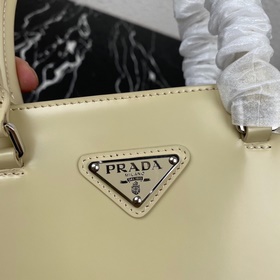 Prada Новая модель (большой размер) женская сумка Артикул： 1BA33