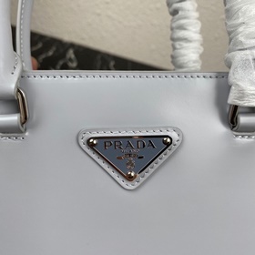 Prada Новая модель (большой размер) женская сумка Артикул： 1BA33