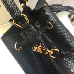 Prada Новый номер модели： 1BZ032 Сумка-бакет Изготовлена из импо