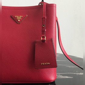 Prada Артикул： 1BA21 Сумка с двумя отделениямиз кожи Saffiano Ко