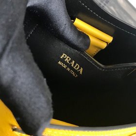 Prada, модель： 1BA217 (мини-размер), сумка-барабан из кожи Saffia