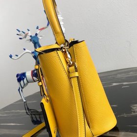 Prada, модель： 1BA217 (мини-размер), сумка-барабан из кожи Saffia