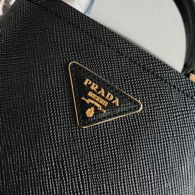 Модель Prada： 1BA217 (мини-размер) Сумка-бочка из кожи Saffiano К