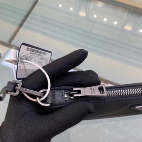 Prada, модель 2VD006, мужская сумка Изготовлена из переработанног