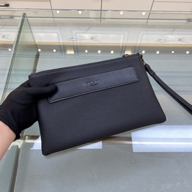 Prada  Ультратонкая сумка из плотной кожи личи Мягкая и удобная 