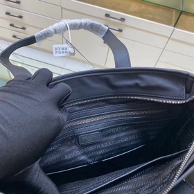 Новая мужская сумка Prada Изготовлены из импортного нейлона с отд
