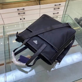 Новая мужская сумка Prada Изготовлены из импортного нейлона с отд
