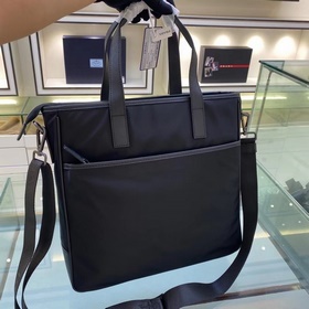 Новая мужская сумка Prada Изготовлены из импортного нейлона с отд
