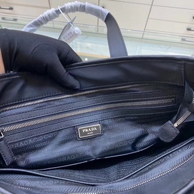 Новая мужская сумка Prada, модель： 2VG032 Изготовлена из импортно