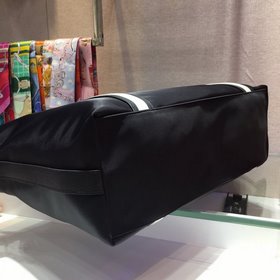 Prada Популярная мужская сумка Артикул： 2096 черный Изготовлена и