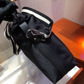 Prada Популярная мужская сумка Артикул： 2096 черный Изготовлена и